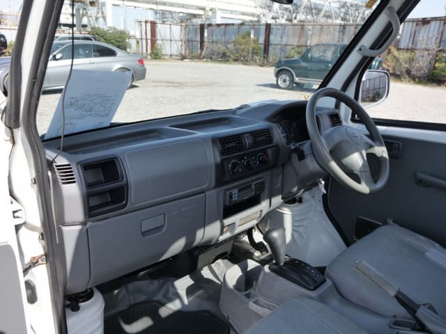 2001 Mitsubishi Minicab JDM car for sale — photo 24 of 25