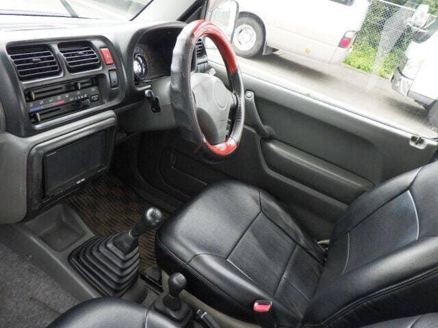 2001 Suzuki Jimny JDM car for sale — photo 3 of 7