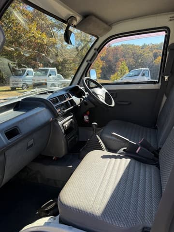 2000 Daihatsu Hijet JDM car for sale — photo 11 of 17