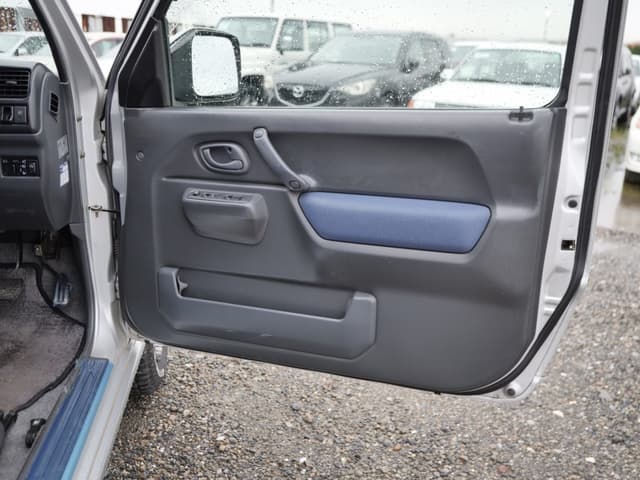 2002 Suzuki Jimny JDM car for sale — photo 25 of 25