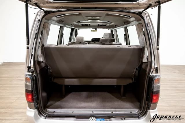 1996 Toyota HiAce JDM car for sale — photo 22 of 25