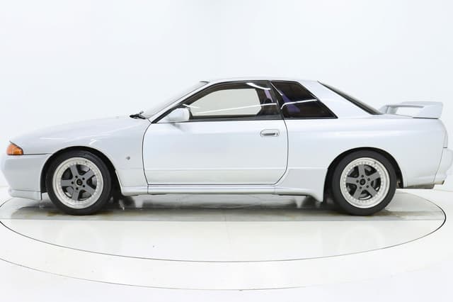 1992 Nissan Skyline JDM car for sale — photo 7 of 10