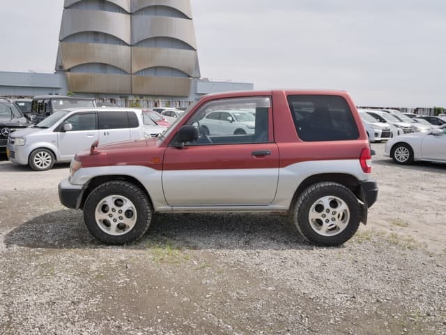 1999 Mitsubishi Pajero JDM car for sale — photo 8 of 25