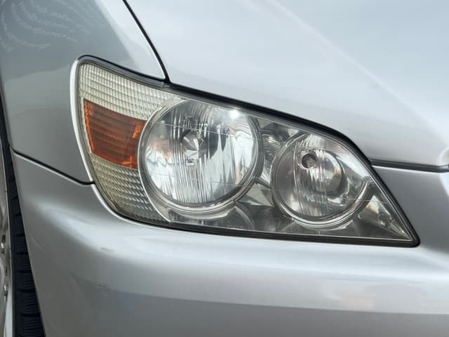 1998 Toyota Altezza JDM car for sale — photo 18 of 25