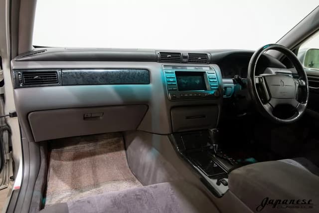 1999 Toyota Crown JDM car for sale — photo 9 of 25