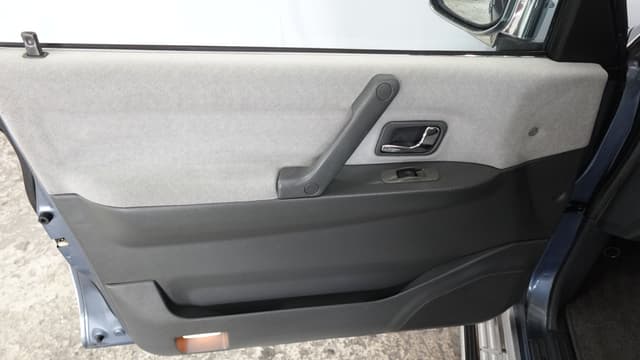 1997 Mitsubishi Pajero JDM car for sale — photo 19 of 23