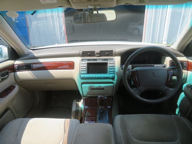 2000 Toyota Crown JDM car for sale — photo 15 of 25