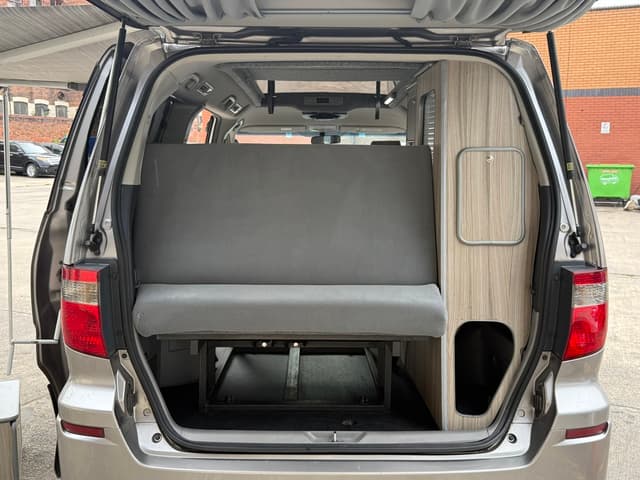 2005 Toyota Alphard JDM car for sale — photo 10 of 25