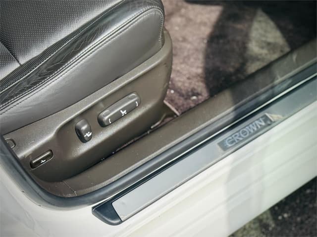 2008 Toyota Crown JDM car for sale — photo 21 of 25