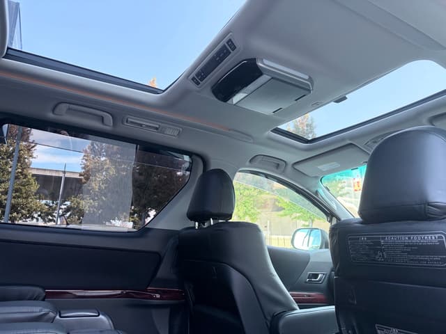 2010 Toyota Vellfire JDM car for sale — photo 18 of 21