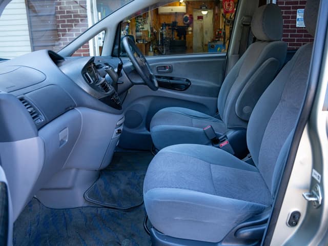 2001 Toyota Estima JDM car for sale — photo 13 of 17