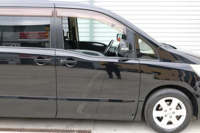 2009 Nissan Serena JDM car for sale — photo 10 of 25