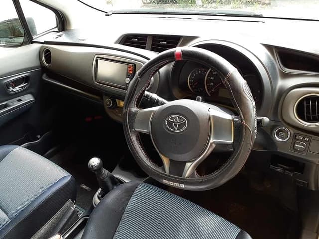 2011 Toyota Vitz JDM car for sale — photo 3 of 8