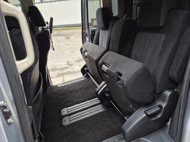 2009 Mitsubishi Delica JDM car for sale — photo 17 of 22