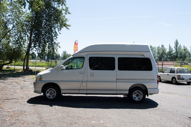 2001 Toyota Grand Hiace JDM car for sale — photo 7 of 15