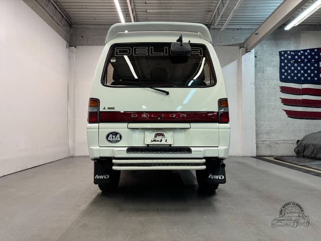 1991 Mitsubishi Delica JDM car for sale — photo 17 of 25