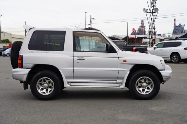 1997 Mitsubishi Pajero JDM car for sale — photo 13 of 24