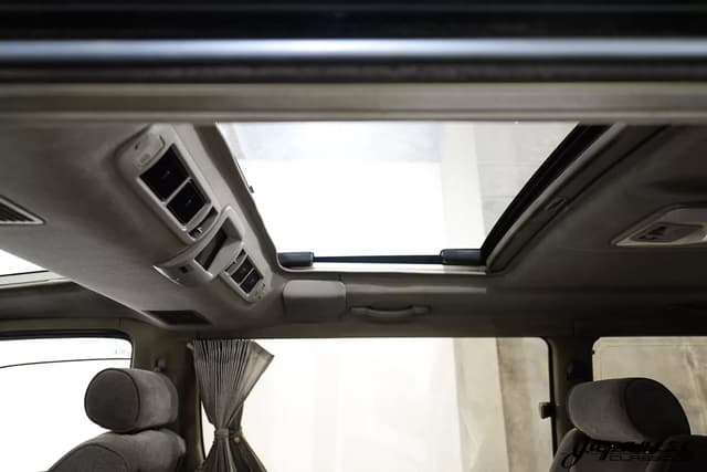 1997 Toyota HiAce JDM car for sale — photo 18 of 25