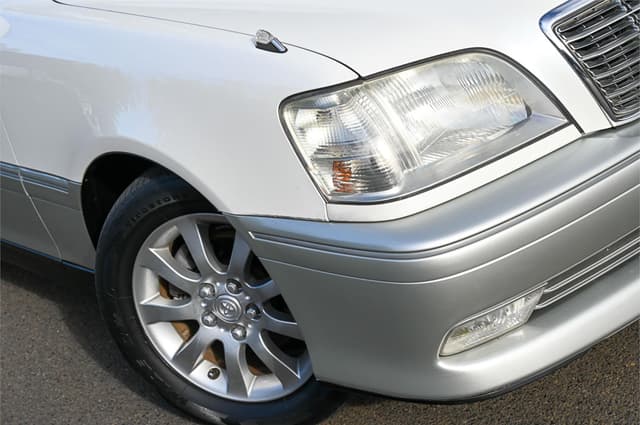 1999 Toyota Crown JDM car for sale — photo 2 of 21