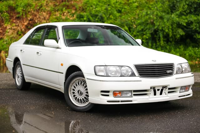 1996 Nissan Cima JDM car for sale — photo 3 of 25