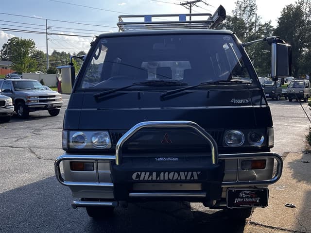 1990 Mitsubishi Delica JDM car for sale — photo 7 of 25