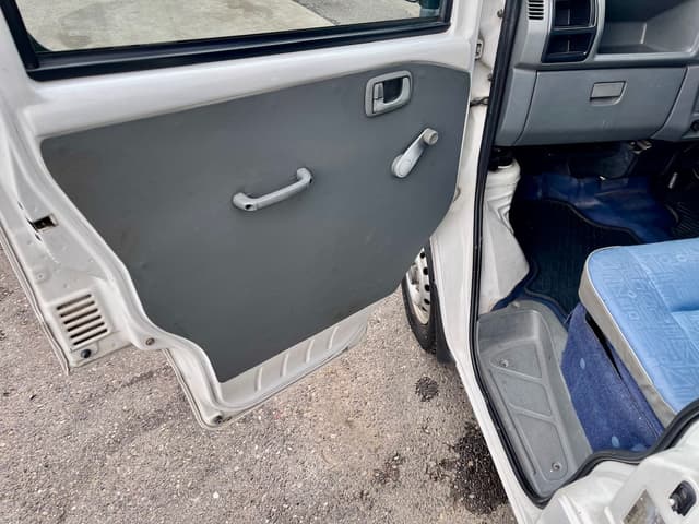 1999 Mitsubishi Minicab JDM car for sale — photo 21 of 25