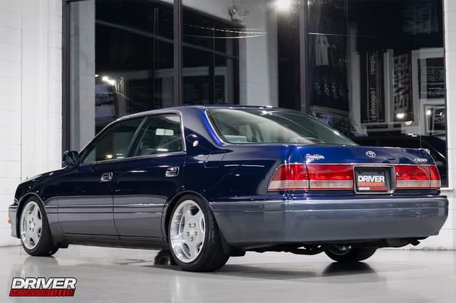 1998 Toyota Crown JDM car for sale — photo 8 of 25
