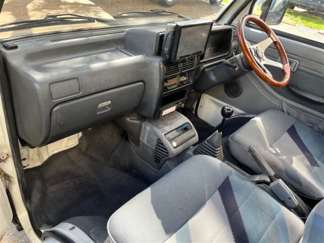 1992 Daihatsu Hijet JDM car for sale — photo 13 of 16