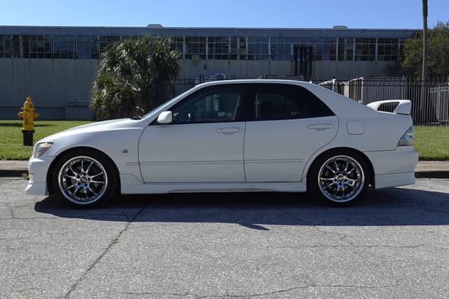 2001 Toyota Altezza JDM car for sale — photo 9 of 16