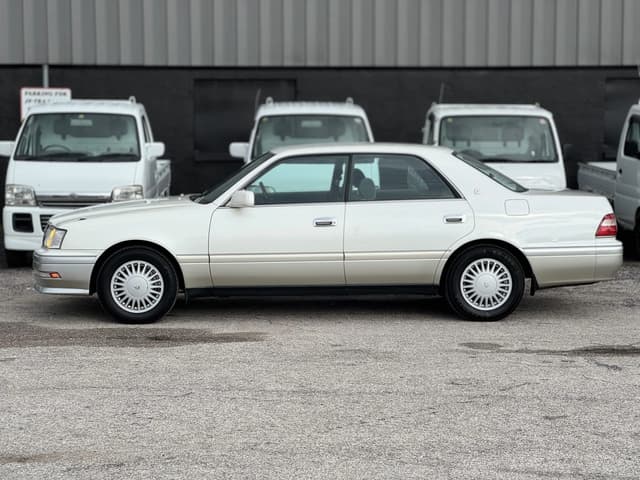 1996 Toyota Crown JDM car for sale — photo 6 of 25