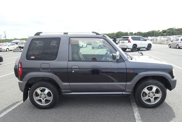 2005 Mitsubishi Pajero Mini JDM car for sale — photo 6 of 25