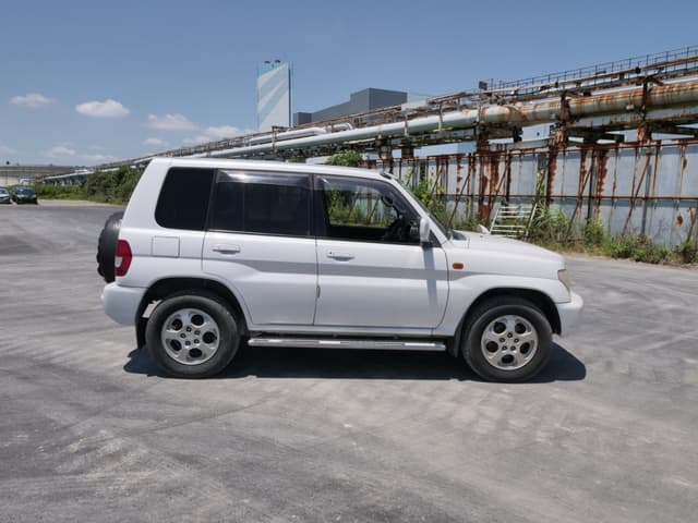 2001 Mitsubishi Pajero JDM car for sale — photo 4 of 25