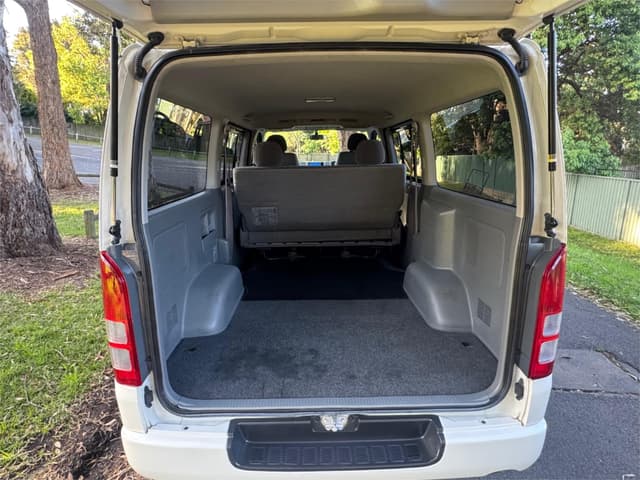 2008 Toyota HiAce JDM car for sale — photo 6 of 25
