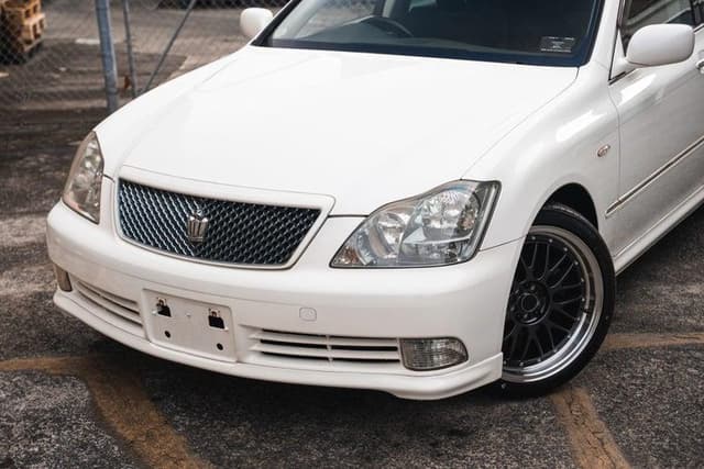 2005 Toyota Crown JDM car for sale — photo 2 of 20