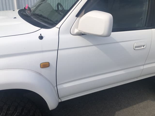2000 Toyota Hilux Surf JDM car for sale — photo 3 of 5