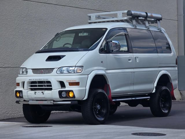 2000 Mitsubishi Delica JDM car for sale — photo 9 of 25
