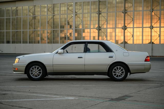 1996 Toyota Crown JDM car for sale — photo 4 of 24