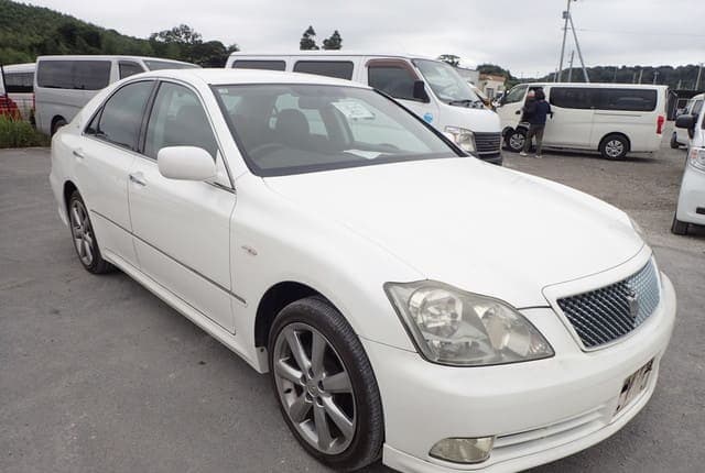 2005 Toyota Crown JDM car for sale — photo 7 of 25