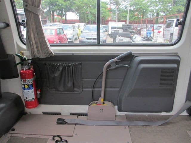 1999 Nissan Caravan JDM car for sale — photo 17 of 25