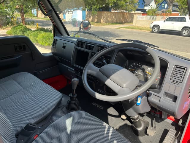 1995 Toyota HiAce JDM car for sale — photo 6 of 10