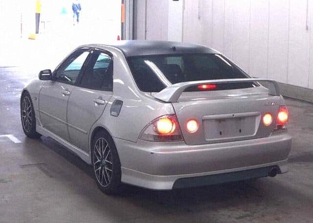 1999 Toyota Altezza JDM car for sale — photo 2 of 12