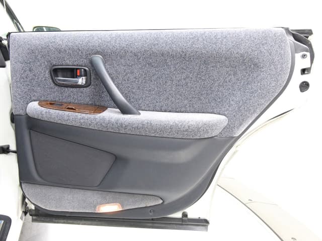 1997 Toyota Crown JDM car for sale — photo 22 of 25