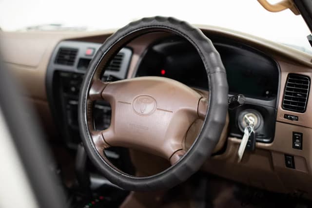 2000 Toyota Hilux Surf JDM car for sale — photo 12 of 25