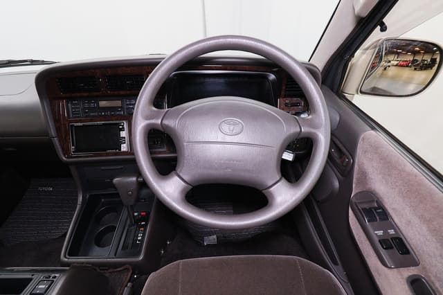 1997 Toyota HiAce JDM car for sale — photo 10 of 25
