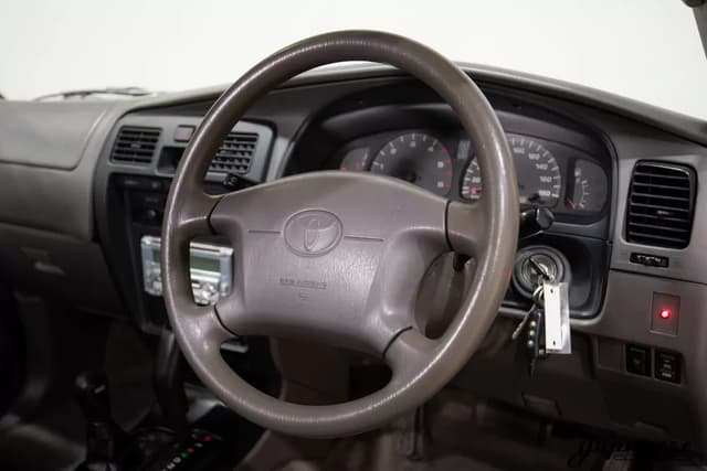 2000 Toyota Hilux JDM car for sale — photo 12 of 25