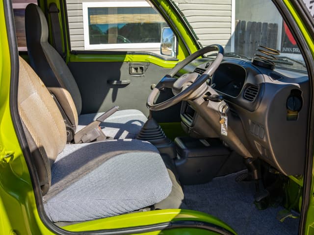 1998 Daihatsu Hijet JDM car for sale — photo 9 of 12