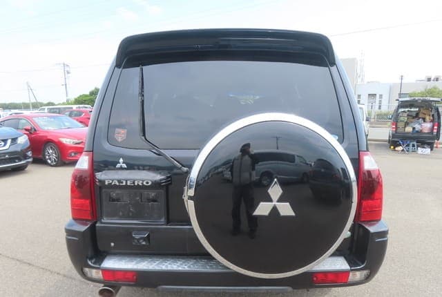 2005 Mitsubishi Pajero JDM car for sale — photo 4 of 25