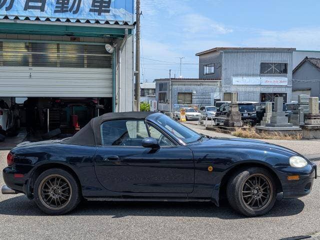 1998 Mazda Roadster (Eunos Roadster / MX-5) JDM car for sale — photo 4 of 20