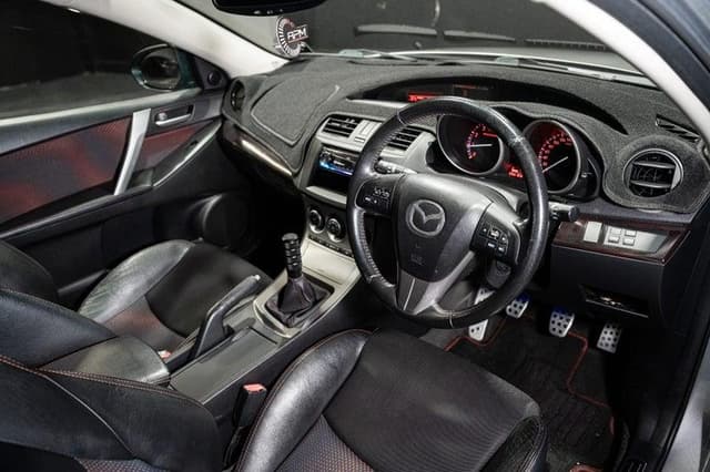 2010 Mazda Axela JDM car for sale — photo 9 of 12