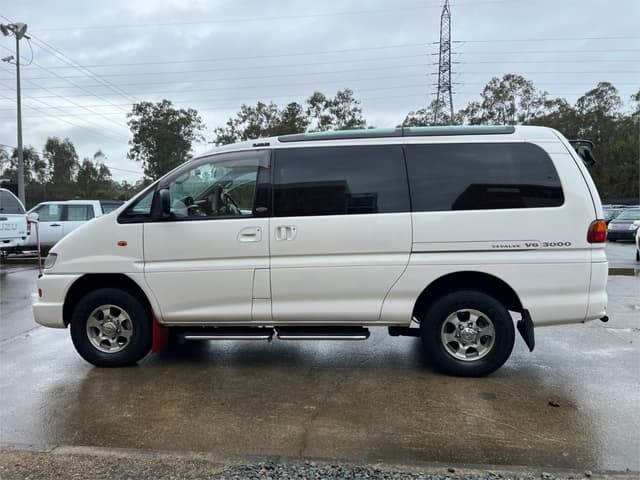 2002 Mitsubishi Delica JDM car for sale — photo 9 of 16